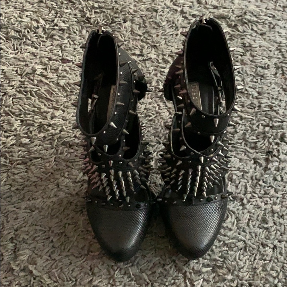 BCBGMAXAZRIA heels